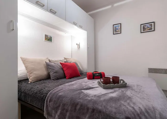 Duplex Cosy Pour 4 Personnes, Proche Commerces Et Pistes De - Fr-1-296-420 Daire *